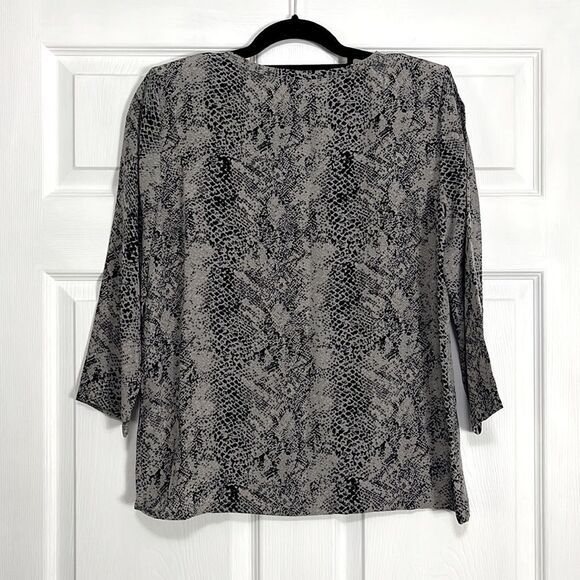 Joie Silk Vintage Gray Reptile Print Long Sleeve Blouse Size Medium - Picture 4 of 8